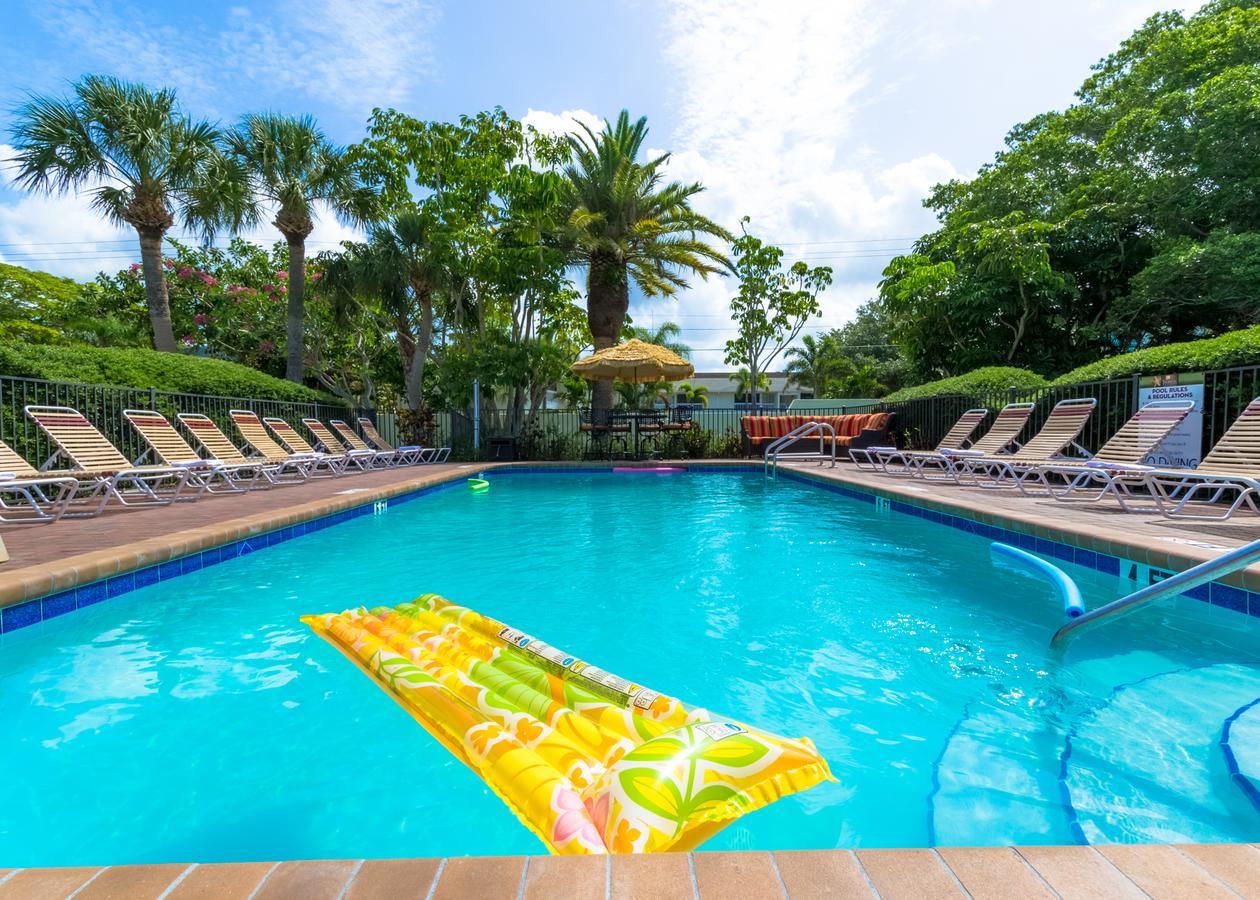 Tropical Beach Resorts - Sarasota Exterior photo